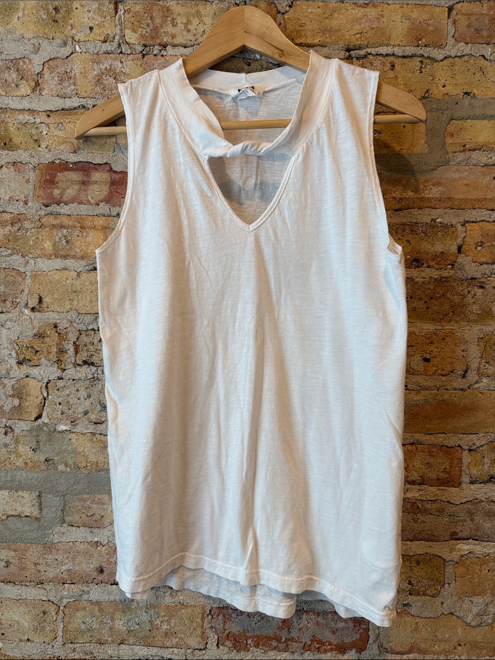 LNA v-neck with twist keyhole detail white flowy tank top Small